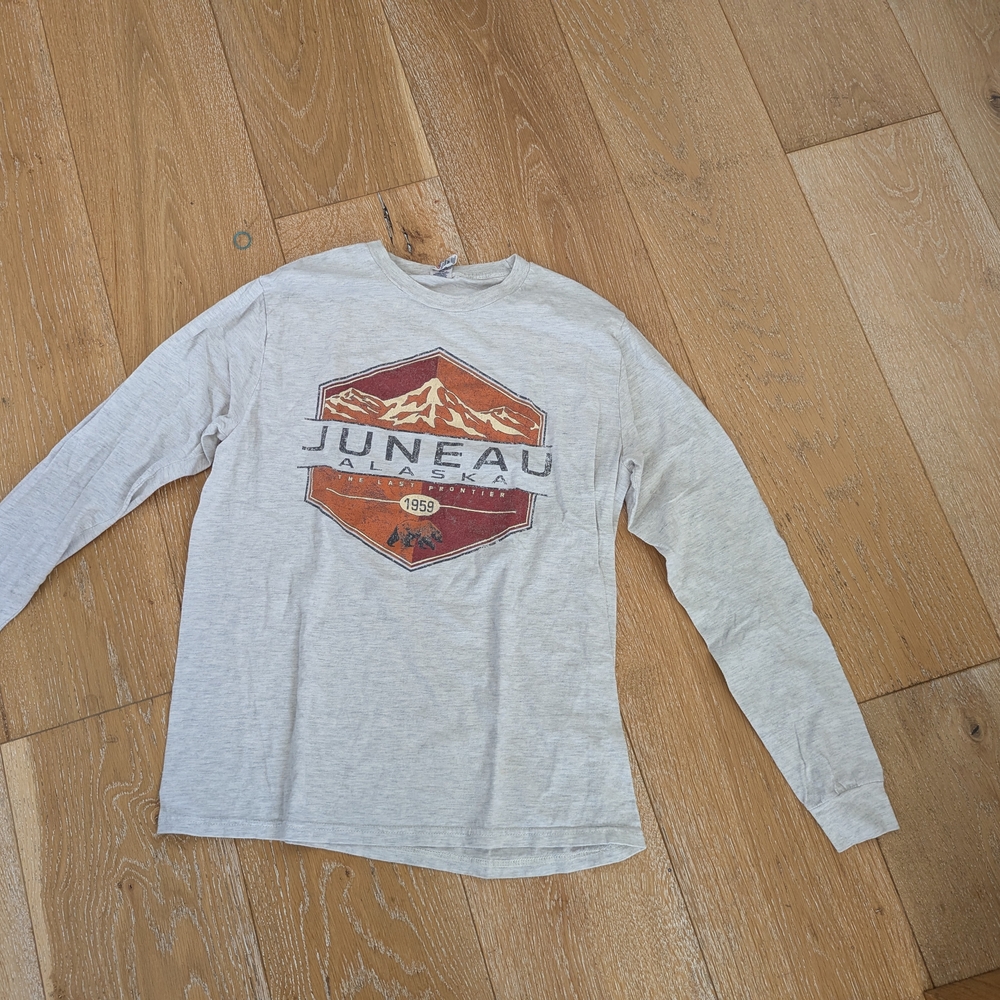 Juneau Alaska Long Sleeve Tee - Light Gray